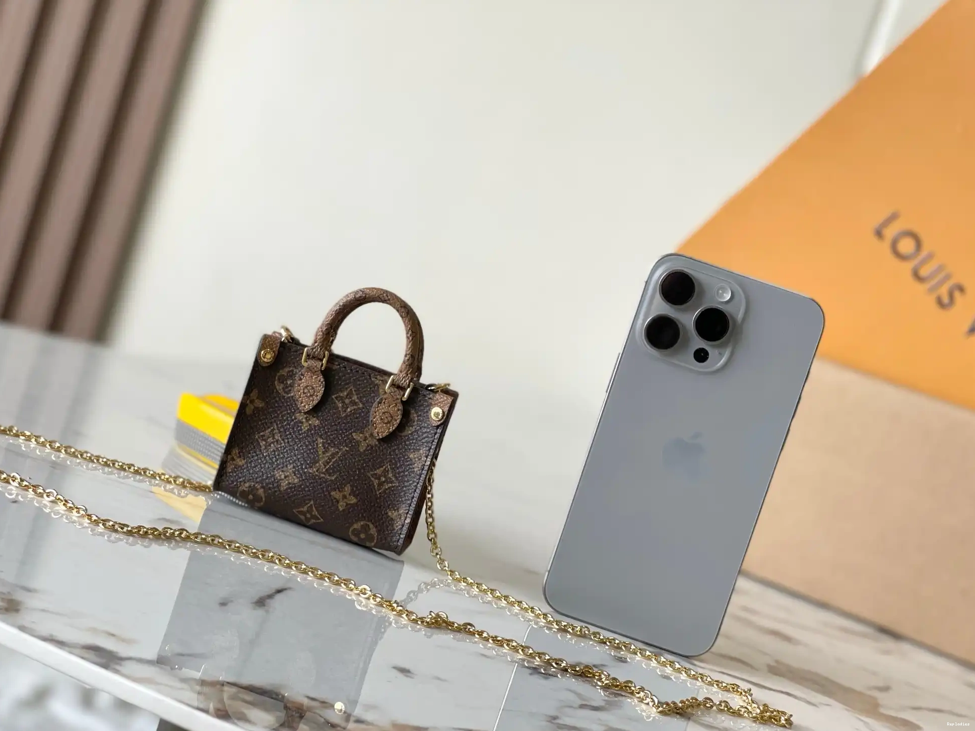 Rep ladies ONTHEGO VUITTON LOUIS MICRO-8.5*3.5*10.5CM 0501